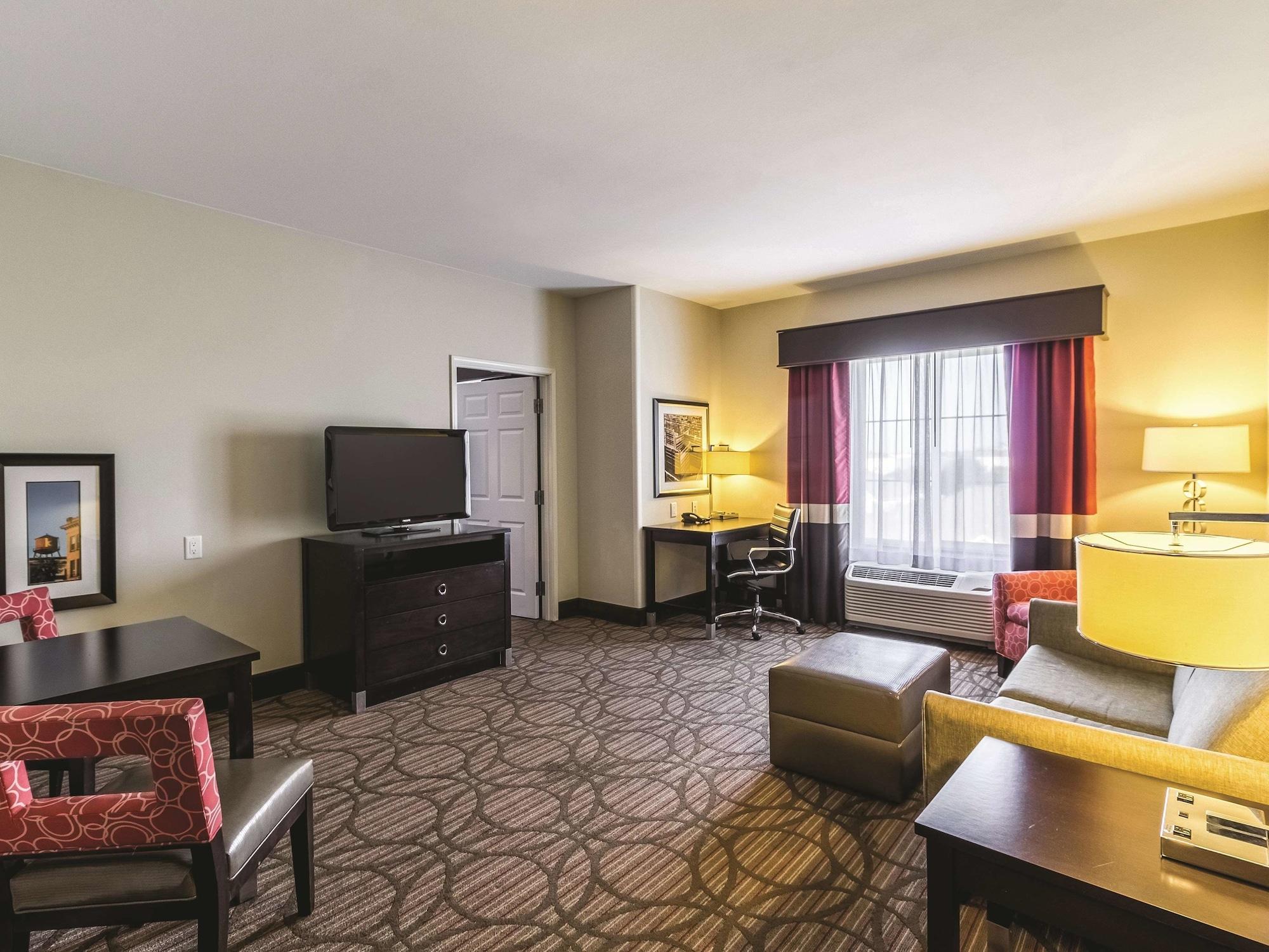 La Quinta By Wyndham Fargo-Medical Center Hotel Exterior photo