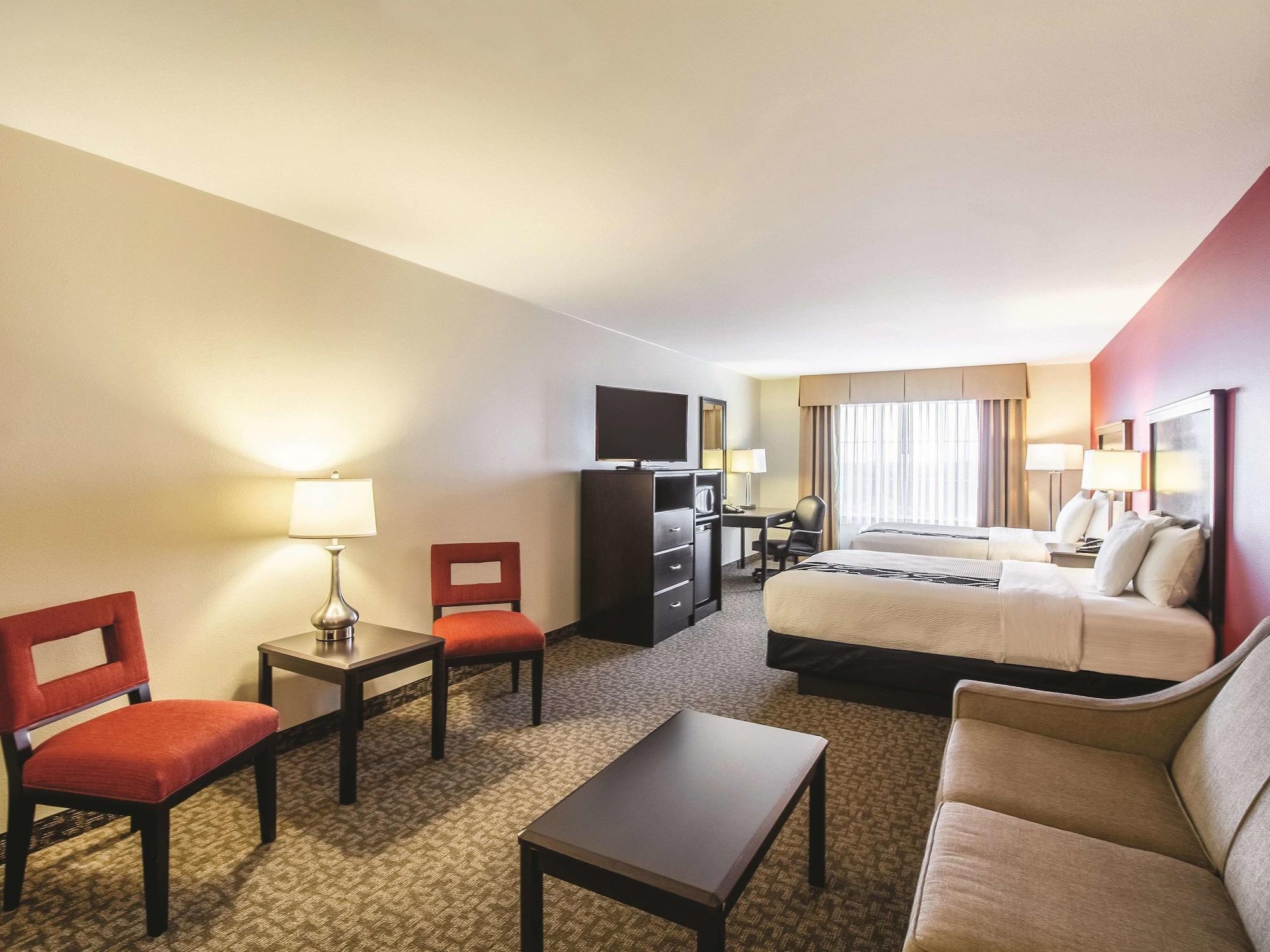 La Quinta By Wyndham Fargo-Medical Center Hotel Exterior photo