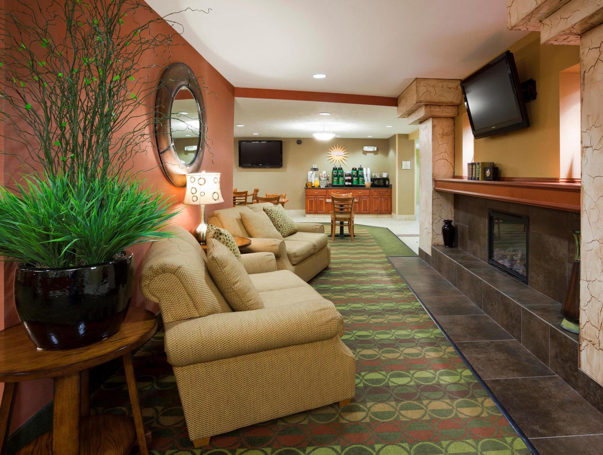 La Quinta By Wyndham Fargo-Medical Center Hotel Exterior photo