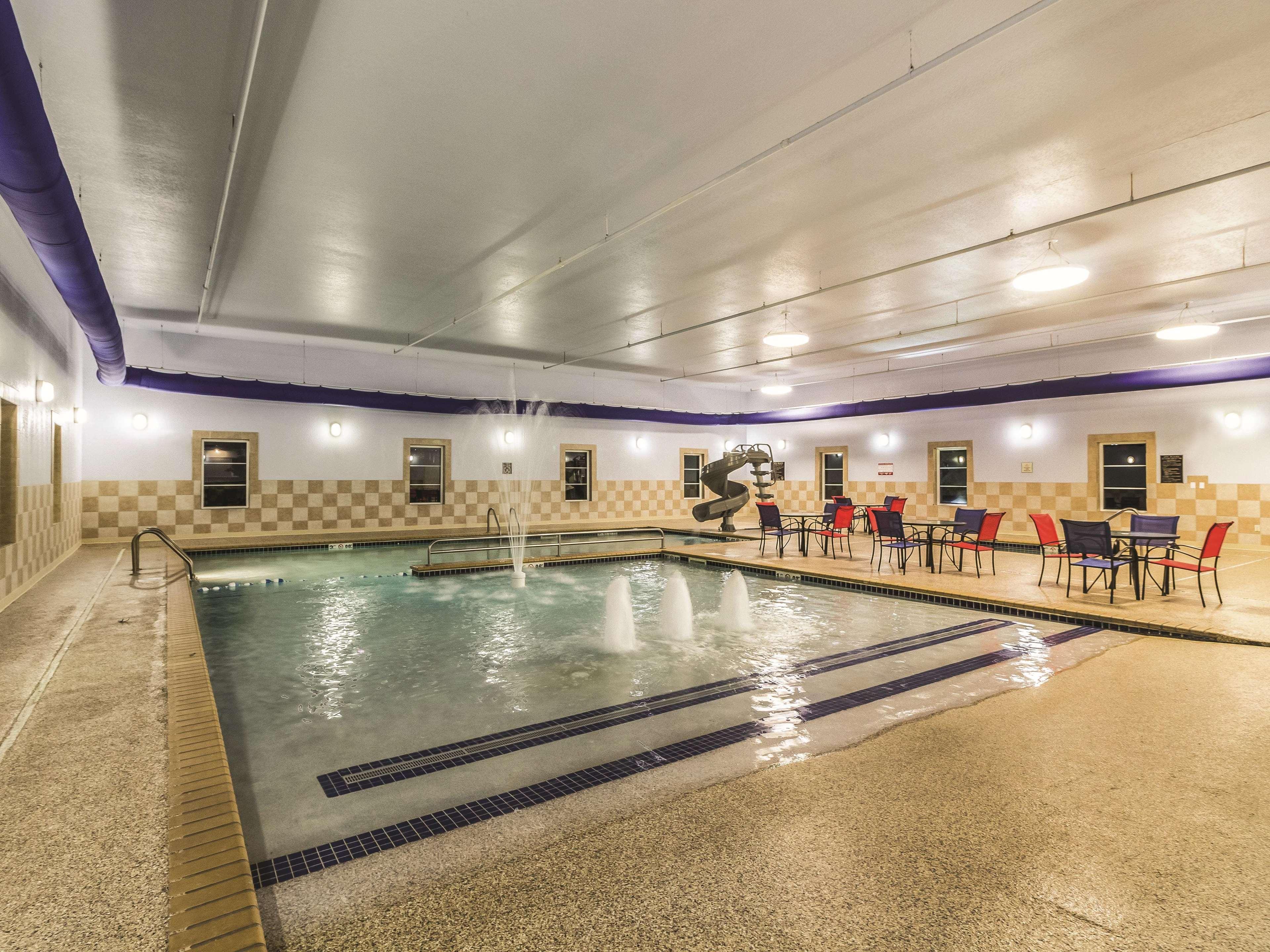 La Quinta By Wyndham Fargo-Medical Center Hotel Exterior photo