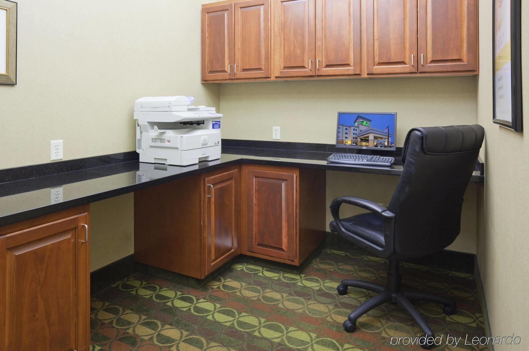 La Quinta By Wyndham Fargo-Medical Center Hotel Exterior photo